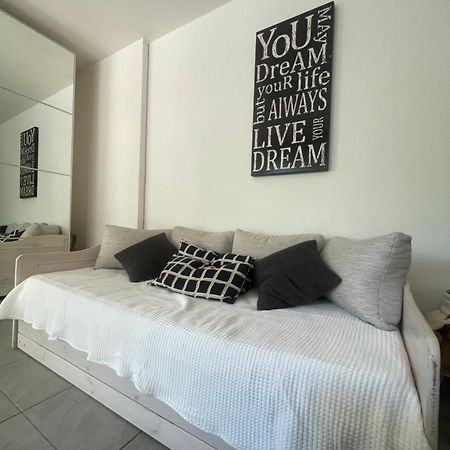 Studio Le Cap Taillât Le Lavandou Extérieur photo